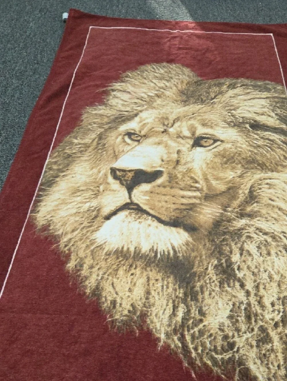 Vossen Lion Print Maroon Bath Towel - Soft Plush Home Bath Towel